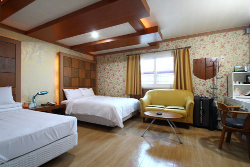 Cherbourg Hotel Cheonan Esterno foto