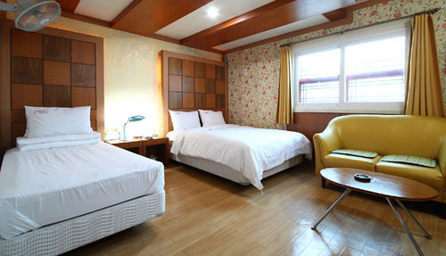 Cherbourg Hotel Cheonan Esterno foto
