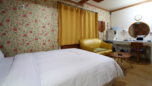 Cherbourg Hotel Cheonan Esterno foto