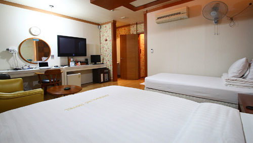 Cherbourg Hotel Cheonan Esterno foto