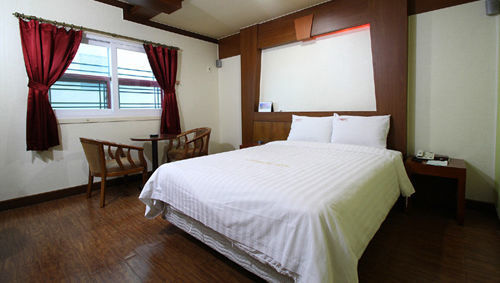 Cherbourg Hotel Cheonan Esterno foto