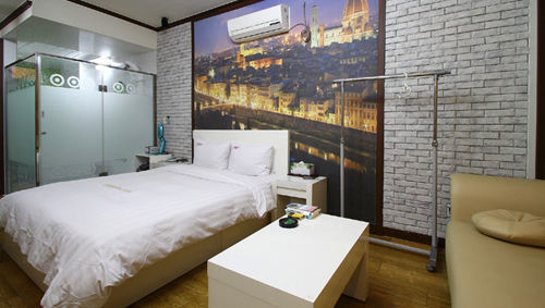 Cherbourg Hotel Cheonan Esterno foto
